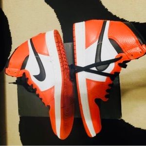 Men’s Air Jordan 1 Retro High/ Size 10/ Max Orange-Black